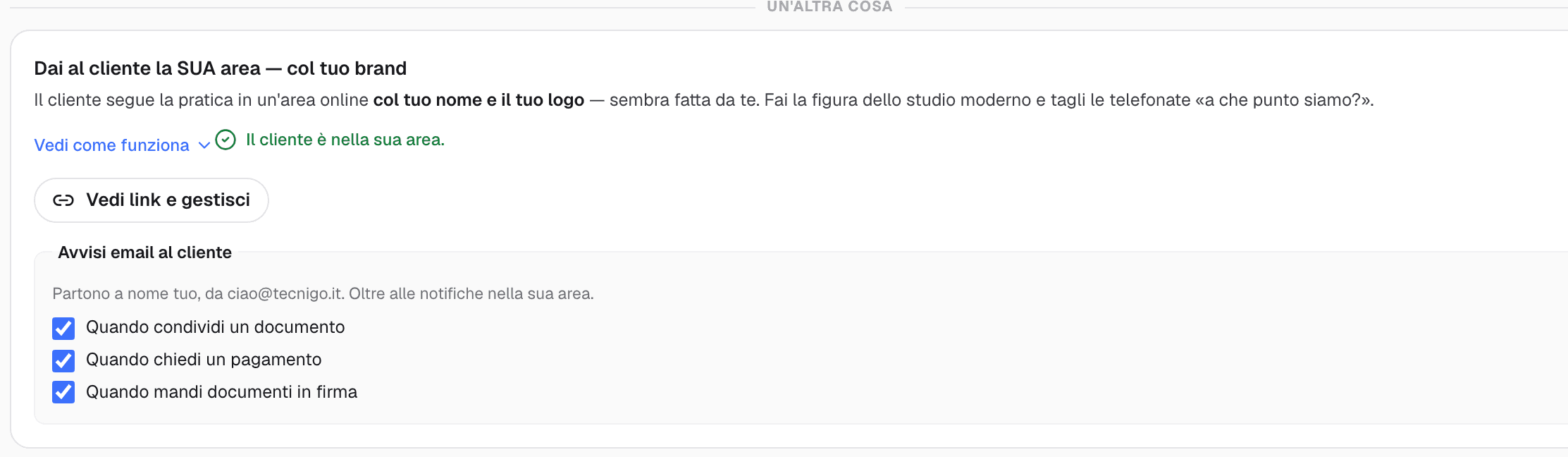 Card per invitare il cliente nella sua area online col marchio dello studio e le opzioni degli avvisi email