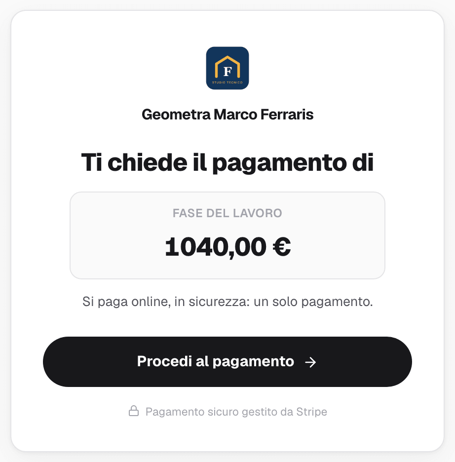 Pagina di pagamento vista dal cliente con il logo dello studio, l'importo della fase e il pulsante Procedi al pagamento